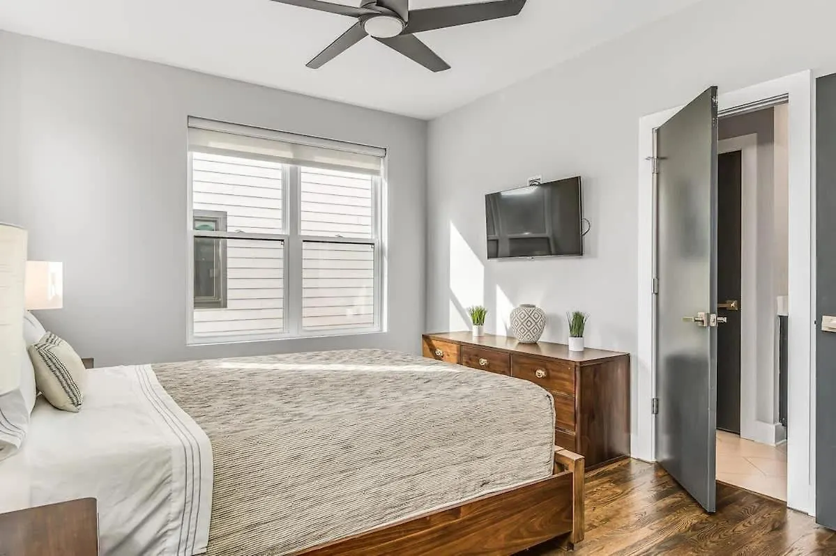 Beautiful Nashville Home - Broadway Escape
