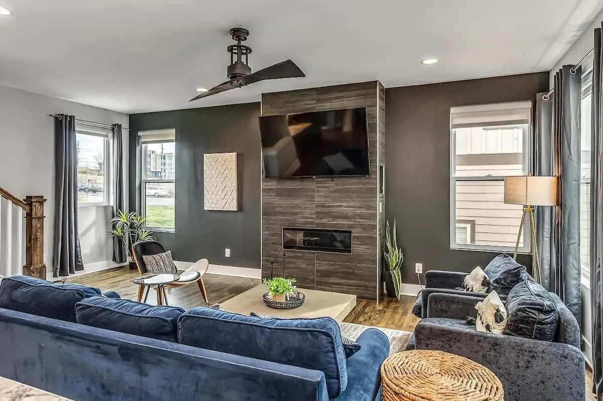 Beautiful Nashville Home - Broadway Escape